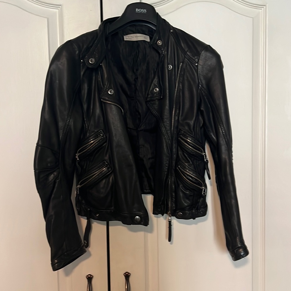 Zara Woman black leather Moto cropped jacket. Excellent quality. Sz M